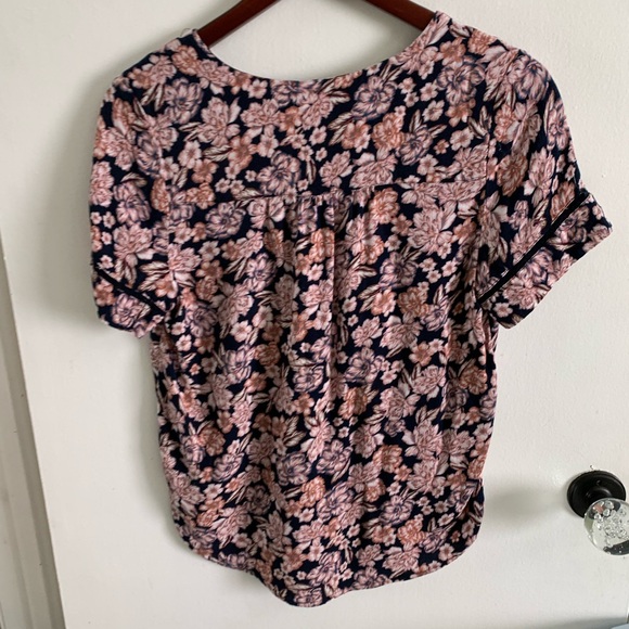 Hinge Floral Print Top with Lace Detailing Size Small - Picture 2 of 4